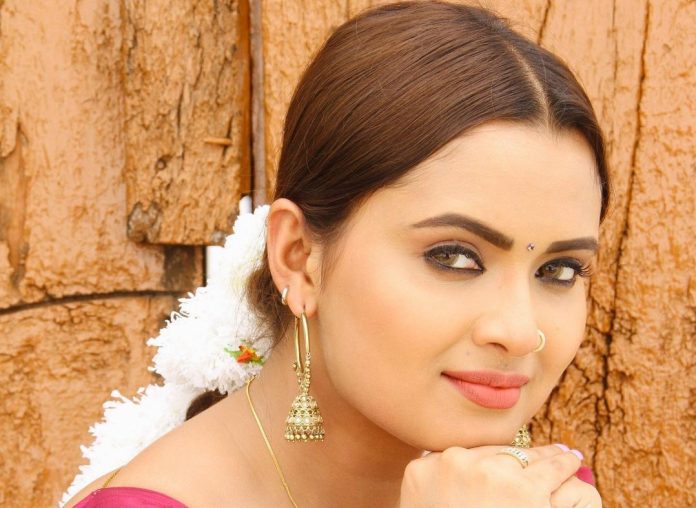 Neelam Giri shared bo*ld pictures while taking a bath in the pool, fans said hi summer Neelam Giri shared bo*ld pictures while taking a bath in the pool, fans said hi summer