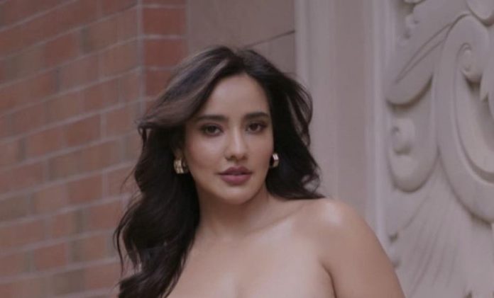 Neh Sharma flaunted her transparent bralette look by opening the shirt buttons, see pictures Neh Sharma flaunted her transparent bralette look by opening the shirt buttons, see pictures