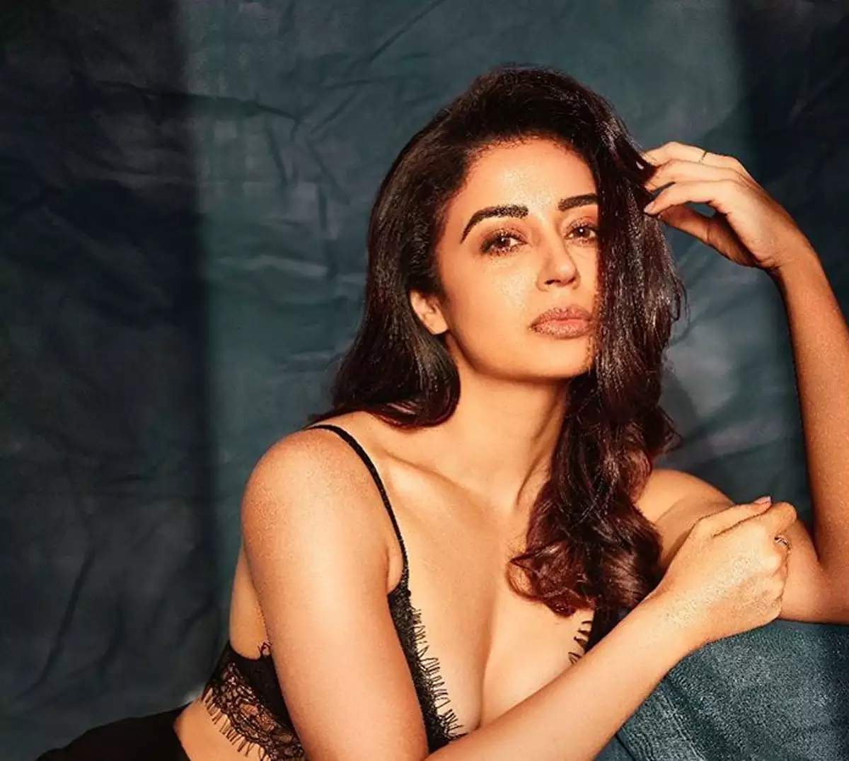 Neha Pendse's bo*ld look is not seen before, transparent jumpsuit worn for  photoshoot - informalnewz