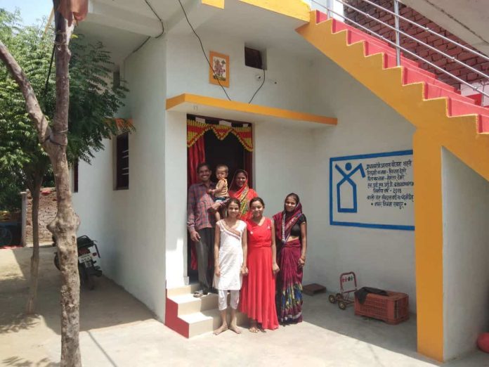 Who is being given accommodation? Under Mukhyamantri Awas Yojana (Rural), houses will be provided to families affected by different conditions in rural areas. These situations can happen- Families affected by natural disaster, Kala-azar, Vantangiya, Musahar, Kol, Sahariya, Tharu, Lohar, Chero, Baiga, Nat, Divyaganjan, leprosy affected families.