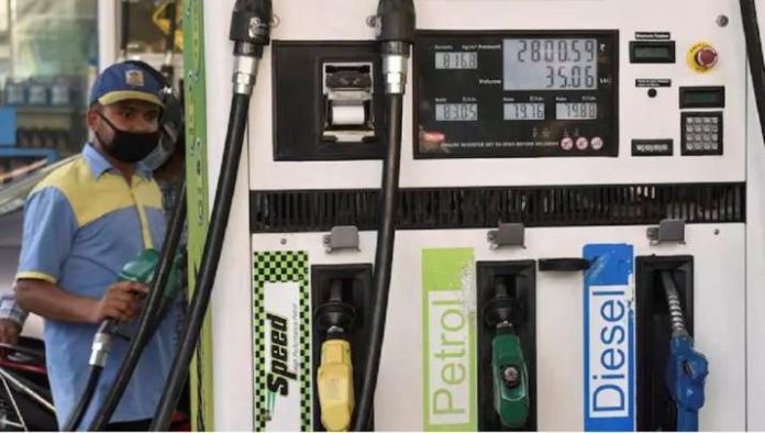 Petrol Diesel Prices: Big Update! Petrol and diesel prices fell in many states including Uttar Pradesh, check the new price of your city Petrol Diesel Prices: Big Update! Petrol and diesel prices fell in many states including Uttar Pradesh, check the new price of your city