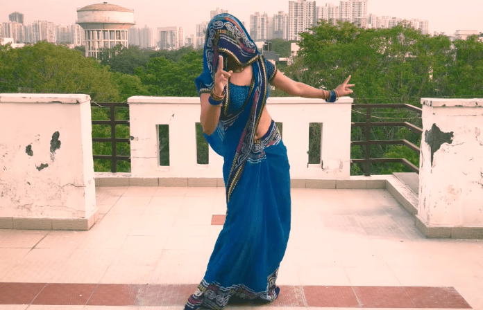 Sister-in-law did such a dance on the Haryanvi song 'Rajji Bol Ja', seeing the old people also became crazy Sister-in-law did such a dance on the Haryanvi song 'Rajji Bol Ja', seeing the old people also became crazy