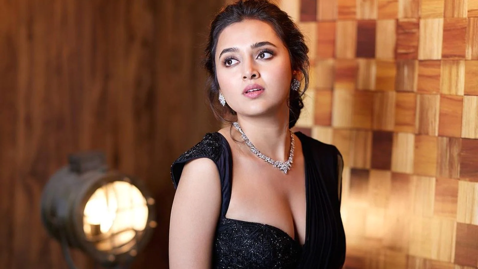 Tejashwi Prakash made a bold photoshoot wearing a transparent dress, people made such comments after seeing Tejashwi Prakash made a bold photoshoot wearing a transparent dress, people made such comments after seeing