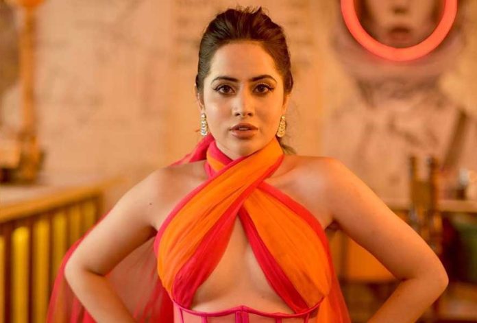 Urfi Javed came out wearing almost no clothes! onlookers held their Urfi Javed came out wearing almost no clothes! onlookers held their