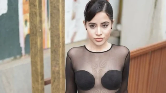 Urfi Javed crossed the limits of shamelessness, reached the airport wearing transparent innerwear over jeans, watch video
