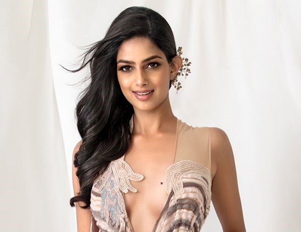 Miss Universe Harnaaz Kaur Sandhu unbuttoned the shirt buttons, started walking on the road coolly