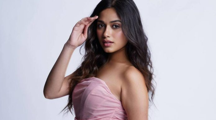 Jannat Zubair was seen wreaking havoc wearing a Thai high slit dress, seeing this avatar of the actress, you will also say - Mashallah!