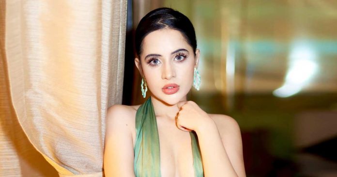 Urfi Javed wore front open top without bra, then played such a risky game