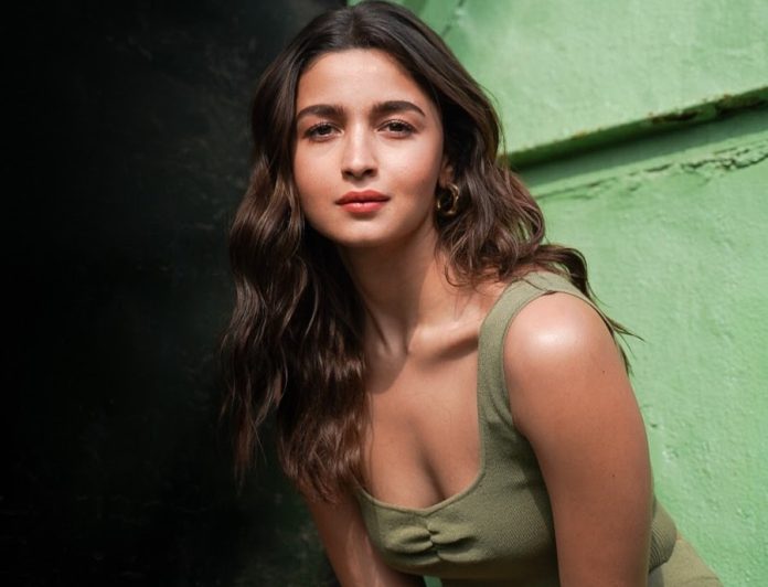 Alia Bhatt shared the first picture after the birth of her daughter, the cute photo won the hearts of the fans