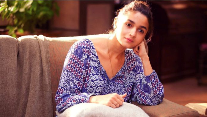 Alia Bhatt first glimpse after becoming a mother, users are asking about the baby's condition