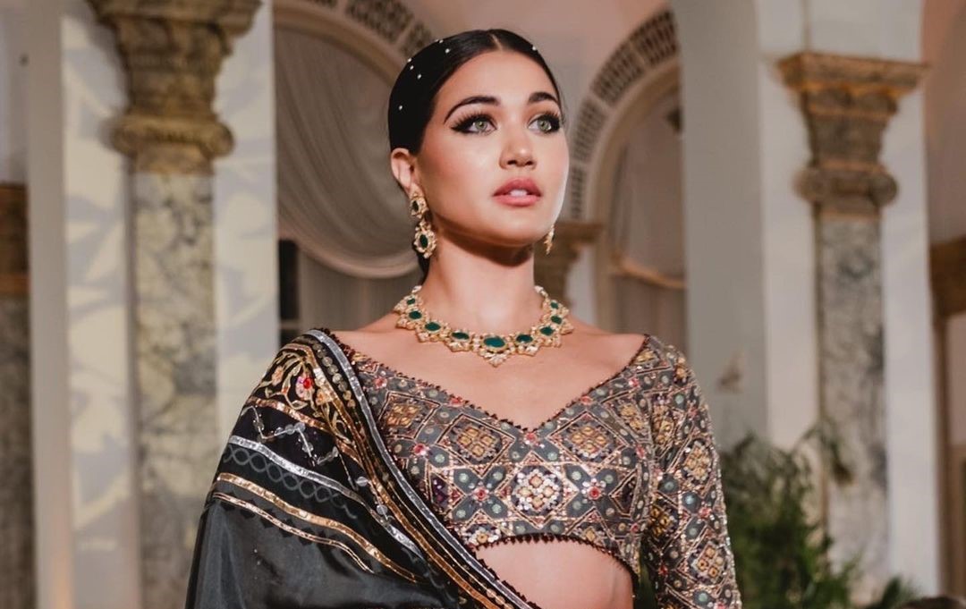 Who is Anisa Shaikh of Pakistan? Whose lehenga is being discussed, the  reason is India connection - informalnewz