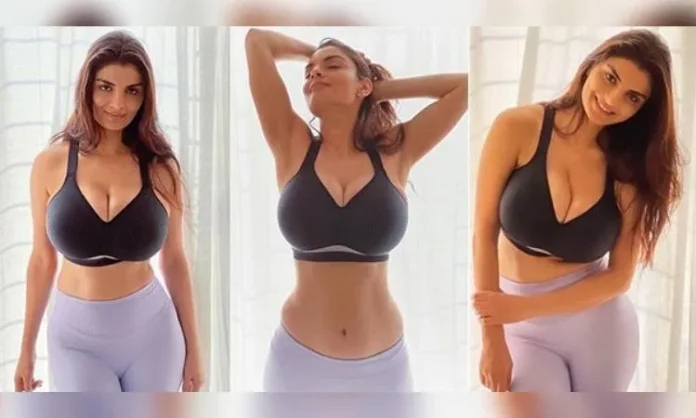 Gandii Baat fame Anveshi Jain shares bold pictures, is making a splash on the internet