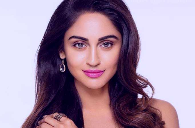 Crystal D’Souza dress was completely open from the side, yet she started doing such activities by raising her hands Crystal D’Souza dress was completely open from the side, yet she started doing such activities by raising her hands