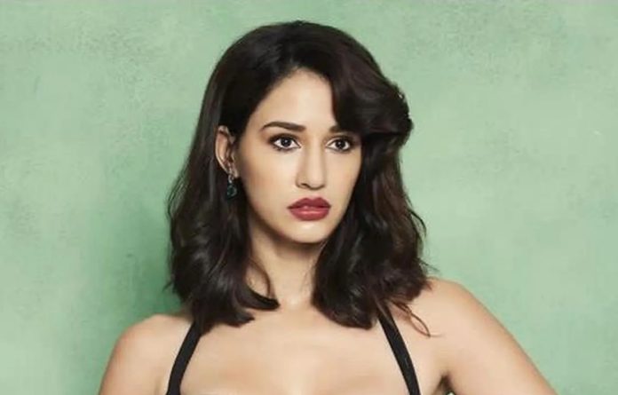 Disha Patani showed a beautiful figure wearing a deep-neck tight fitting dress, the internet created panic after seeing the pictures