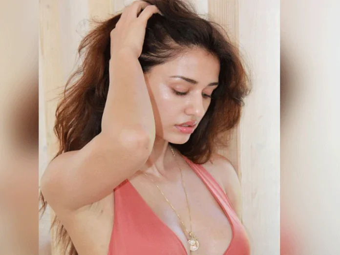 Disha Patani wore such an open dress, the person sitting with her kept staring – Watch