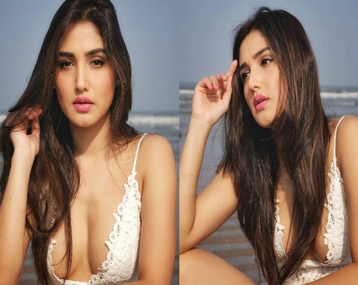 Donal Bisht showed bra wearing a blue outfit, shared the photo and said- Woman with attitude.. Donal Bisht showed bra wearing a blue outfit, shared the photo and said- Woman with attitude..