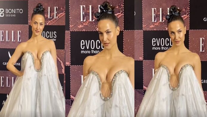 Elli Avram crossed all limits of bo*ldness, trolled for front open dress, users said- 'Urfi's magic has gone'