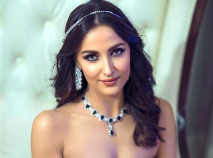 Elli Avram sheds her dress for a bo*ld photoshoot, flaunts her hotness Elli Avram sheds her dress for a bo*ld photoshoot, flaunts her hotness