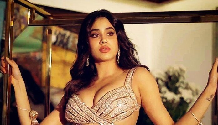 Janhvi Kapoor shared such bold pictures, people went out of control after seeing her boldness.