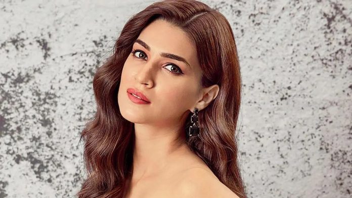 Kriti Sanon wore such a dress without a bra, seeing the cut, people said - where did the tailor put the scissors.. Kriti Sanon wore such a dress without a bra, seeing the cut, people said - where did the tailor put the scissors..