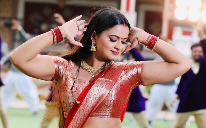 Neelam Giri's Khati Bhojpuri style was seen, one said- 'OMG what dance you have'