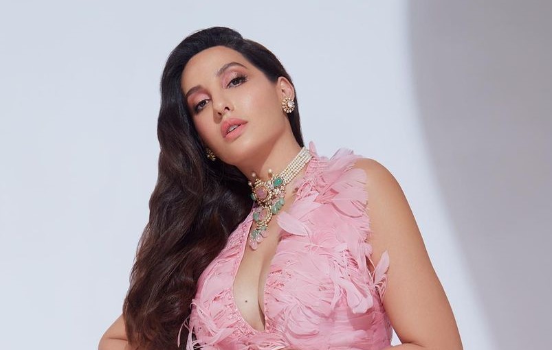Nora Fatehi looked stunning wearing a beautiful lehenga, eyes fixed on the  pictures - informalnewz