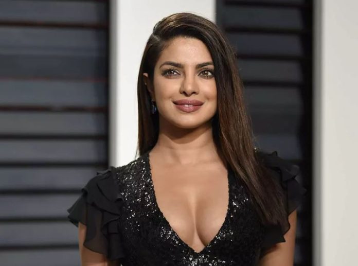 Priyanka Chopra made her entry in Ambani’s party wearing a small blouse, the bride-to-be also faded away