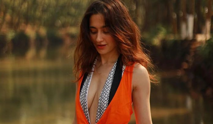 Sanjeeda Sheikh became bo*ld at the age of 37, wearing a revealing bralet