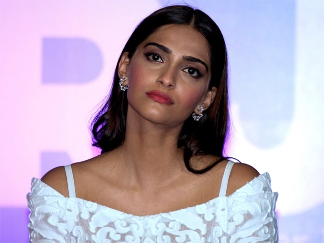 Sonam Kapoor husband did something in front of everyone that even the actress was shocked, see the proof here