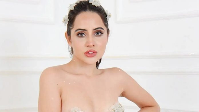 Urfi Javed removed both her hands, showed such a view that people are watching the video by zooming