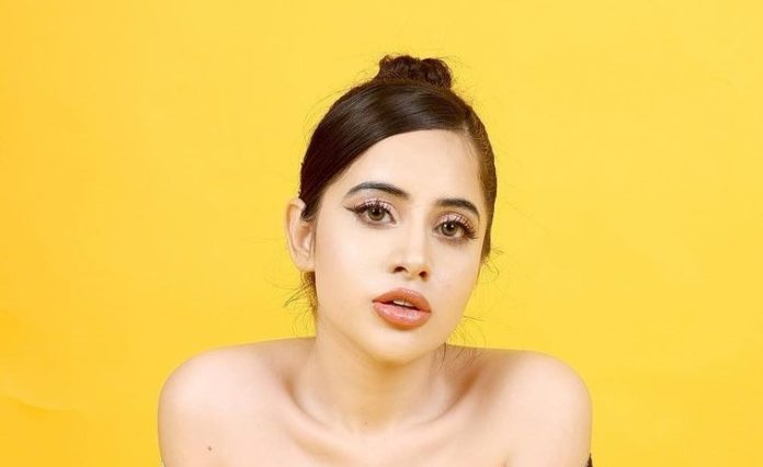 Urfi Javed neither wore any clothes nor used hands, this is how the actress came in front of the camera Urfi Javed neither wore any clothes nor used hands, this is how the actress came in front of the camera