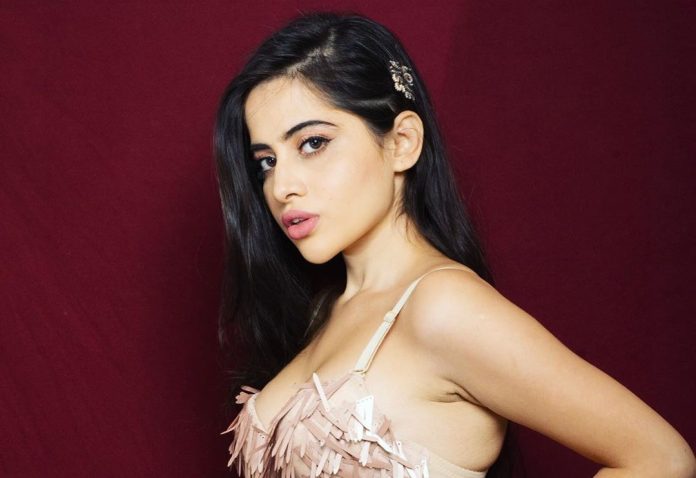 Urfi Javed showed such an avatar wearing front open top, onlookers closed their eyes Urfi Javed showed such an avatar wearing front open top, onlookers closed their eyes