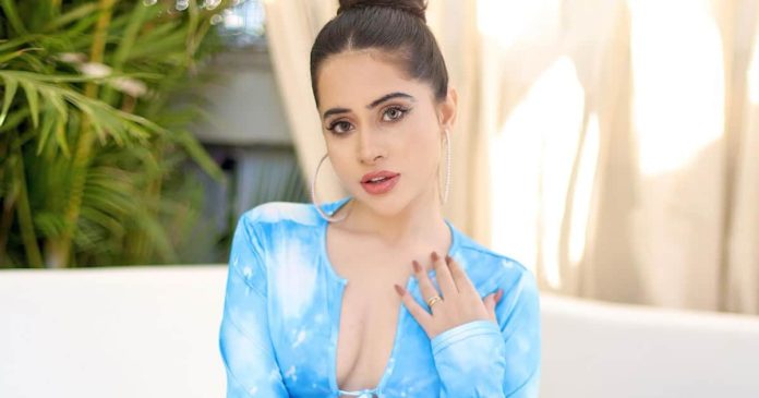 Urfi Javed came on the road without wearing a top, seeing people lost their senses – see pictures Urfi Javed came on the road without wearing a top, seeing people lost their senses – see pictures