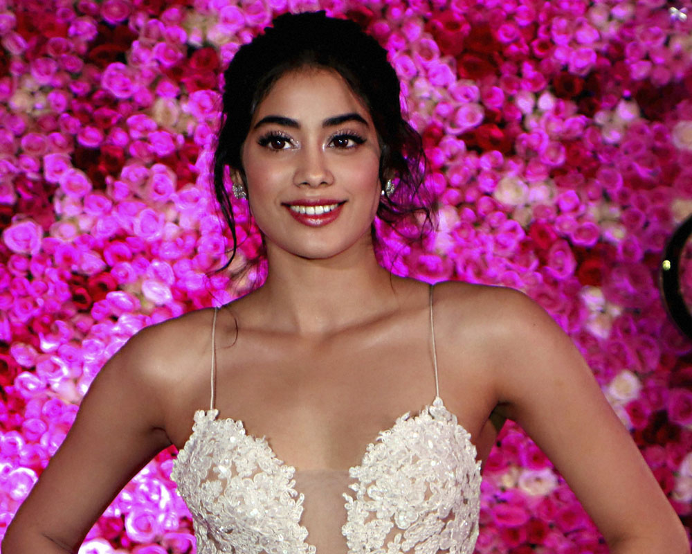 Janhvi Kapoor Looks Like The Sexiest Mermaid in Holographic Bodycon Gown  With Plunging Neckline at Bawaal Premiere