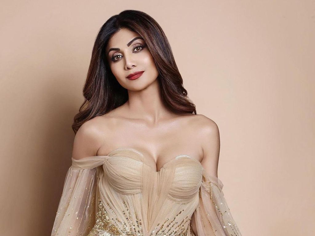 Shilpa Shetty went for a walk on the road without wearing any pant, hid her body with a kurti, see photos