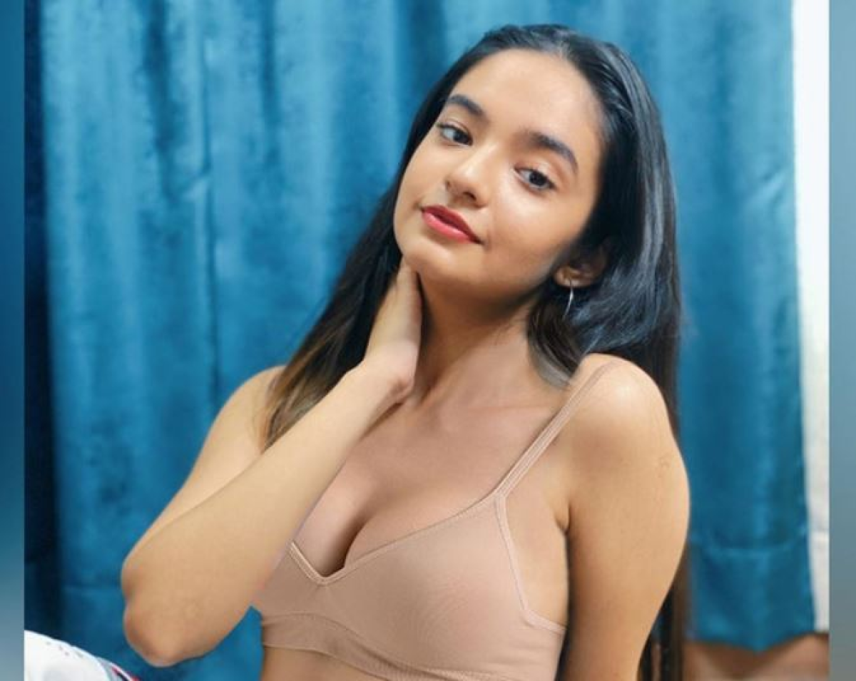 1200px x 955px - Anushka Sen showed bralette by opening the chain of the jacket, got a bo*ld  photoshoot done at the age of 20 - informalnewz