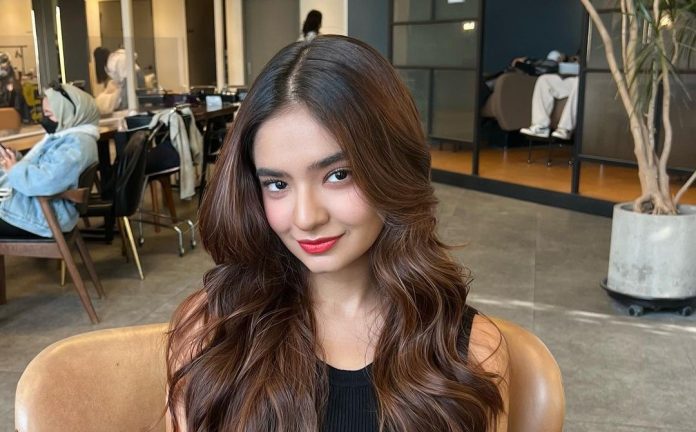 Anushka Sen showed boldness by wearing green crop top and denim jeans, seeing fans went crazy