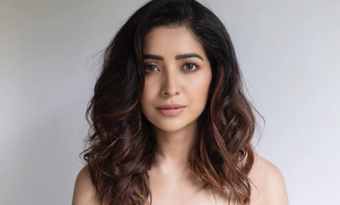 Asha Negi opened all the buttons of the jacket, shared such pictures without being braless, there was a ruckus on the internet
