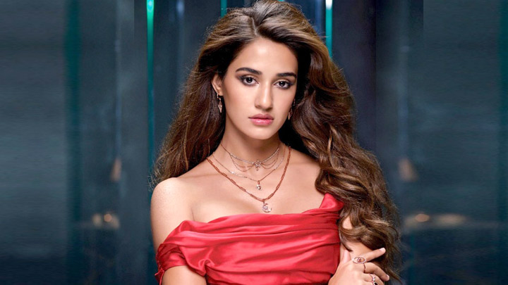 Disha Patani wore such an open dress, the person sitting with her kept  staring – Watch - informalnewz