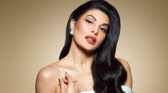 Jacqueline Fernandes survived being a victim of Oops moment, it was difficult to handle the dress in strong wind Jacqueline Fernandes survived being a victim of Oops moment, it was difficult to handle the dress in strong wind