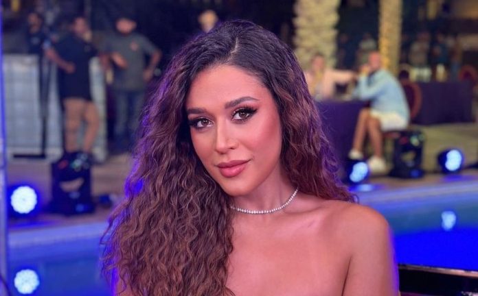 Krishna Shroff wore only a coat for the photoshoot, posed like this in front of the camera