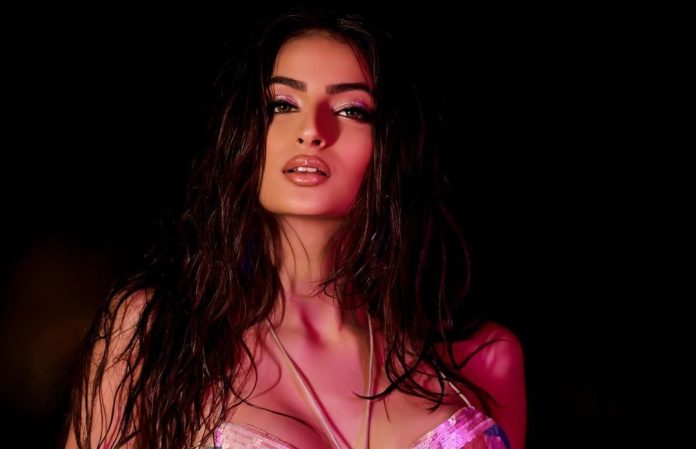 Palak Tiwari did a bold photoshoot wearing a transparent dress at the age of 22, fans went crazy after seeing the pictures