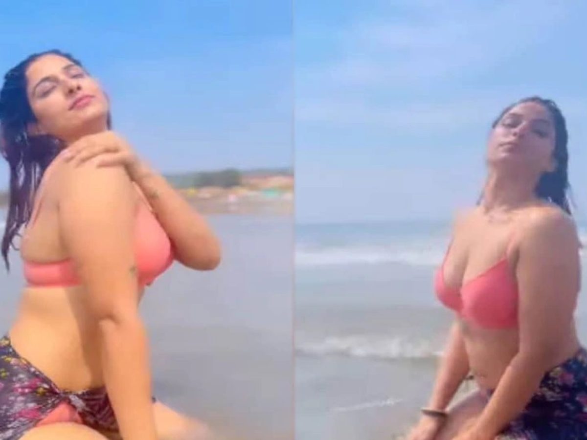 Bhojpuri actress Poonam Dubey wearing a bikini set the water on fire on the  song 'Pathaan', fans said â€“ 'There is no one in the collision' -  informalnewz