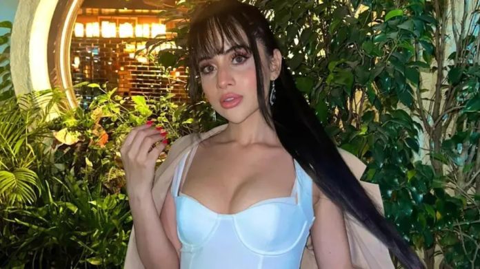 Urfi Javed: Forgetting all shame, Hasina wore such a top, hands were needed to cover the respect!