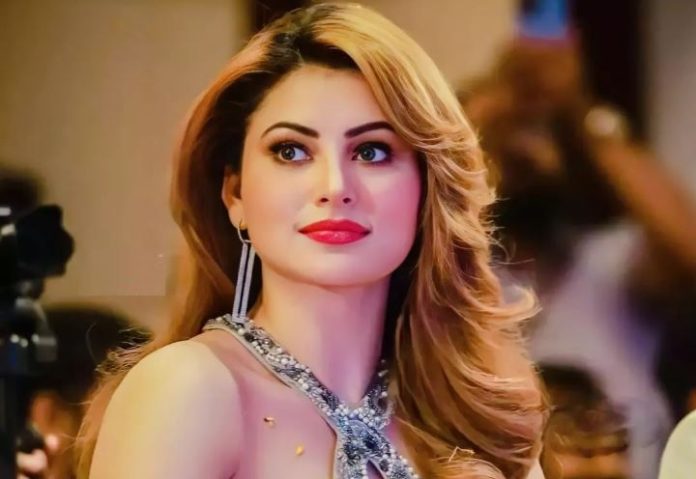 Urvashi Rautela arrived at cousin brother's wedding wearing a lehenga worth 35 lakhs, danced fiercely in the procession wearing jewelery worth 85 lakhs, Watch