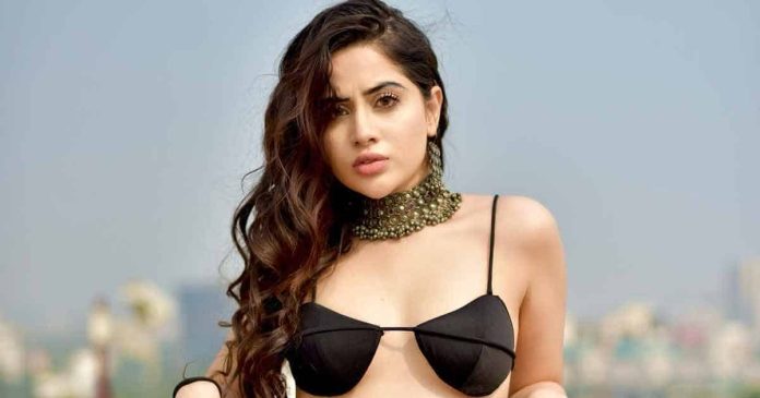 'Blouse of stars and heavy crown' and somewhere 'snake on the forehead', Urfi Javed's look rocked, see photos and VIDEO