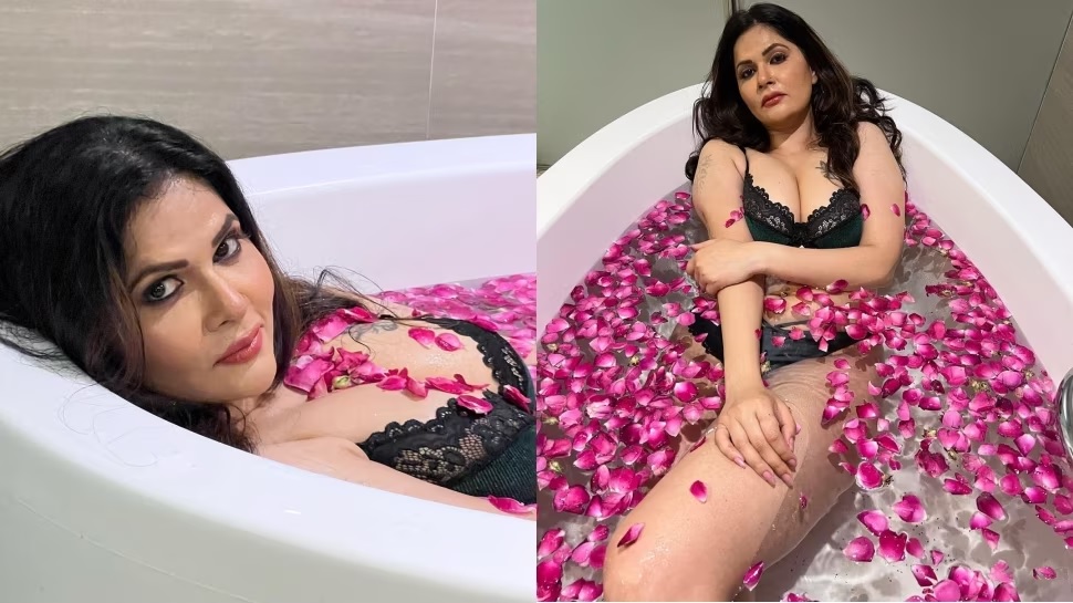 Aabha Paul berpose seksi sambil duduk di bak mandi, dengan hormat diselimuti daun mawar;  Orang-orang berkeringat setelah melihat foto-foto itu