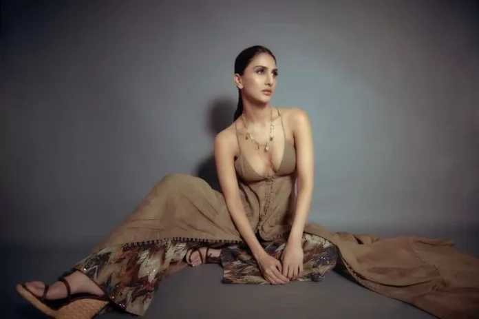 Vaani Kapoor crossed all limits for promotion, sometimes in bra and sometimes braless spot