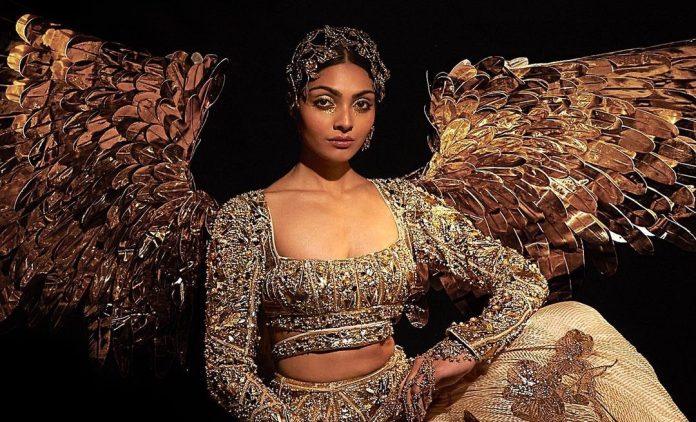 Divita Rai reached Miss Universe 2023 as a 'golden bird', designer outfit made India proud
