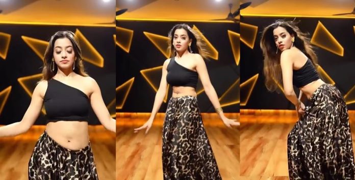 Girl Dance Video: Girl did bo*ld belly dance, fans got intoxicated on seeing the hotness - watch video Girl Dance Video: Girl did bo*ld belly dance, fans got intoxicated on seeing the hotness - watch video
